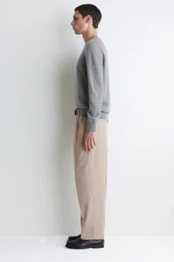 SEAMLESS CASHMERE CREW-NECK SWEATER