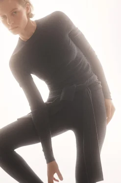 SEAMLESS MERINO WOOL LONG-SLEEVED TOP