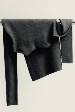 SEAMLESS MERINO WOOL TURTLENECK LONG-SLEEVED TOP