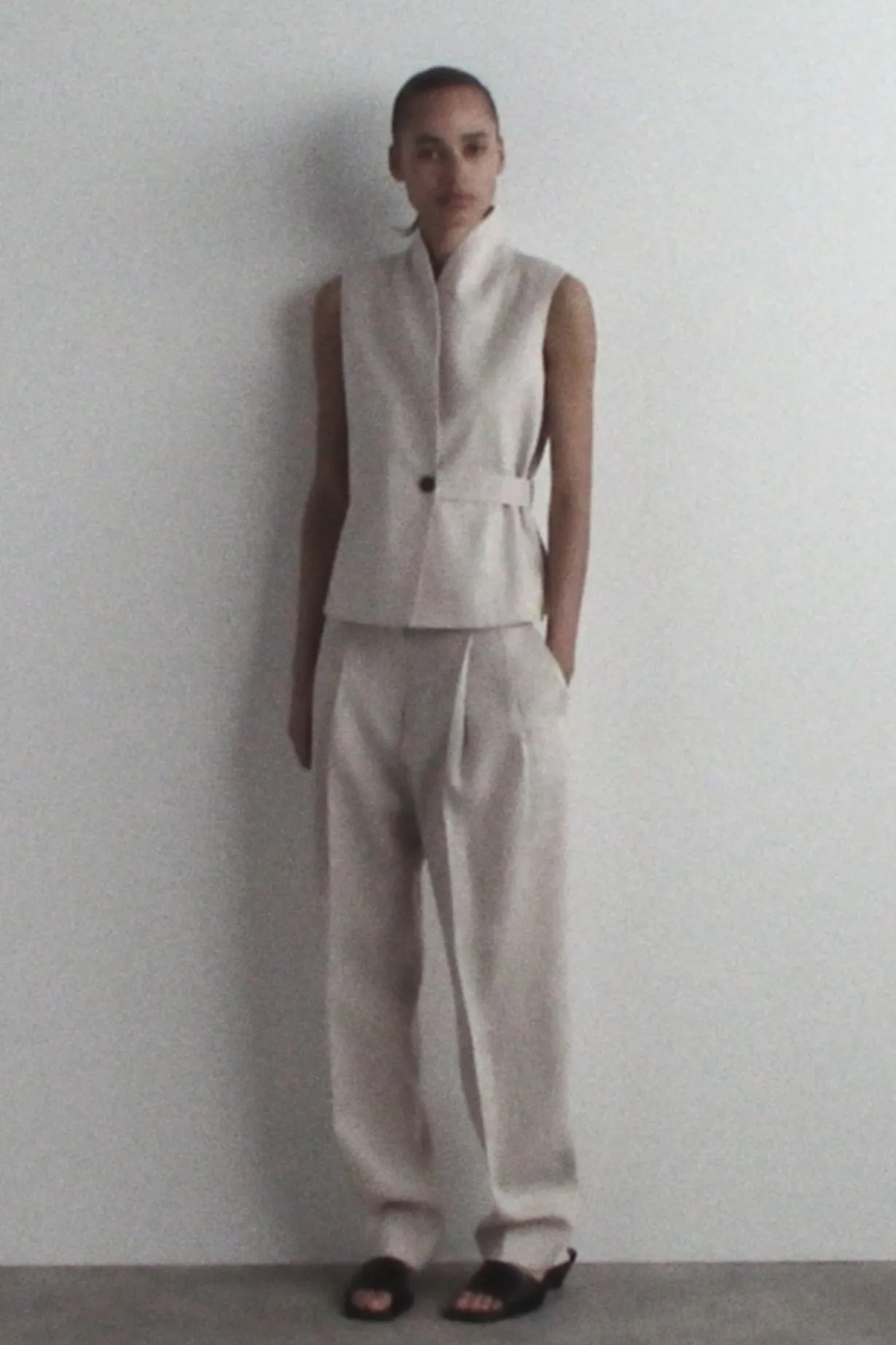 SHAWL-COLLAR BELTED LINEN VEST