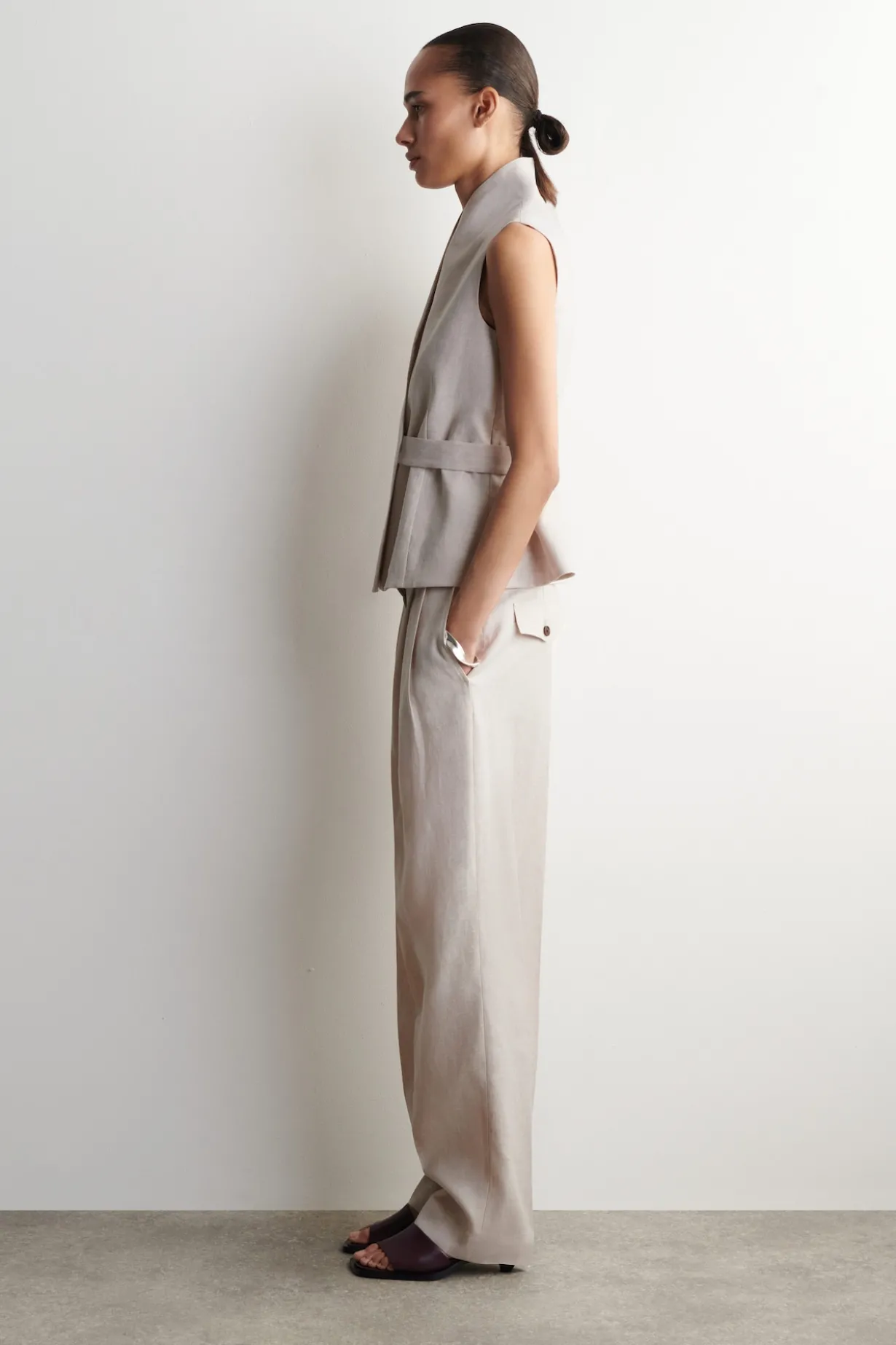 SHAWL-COLLAR BELTED LINEN VEST