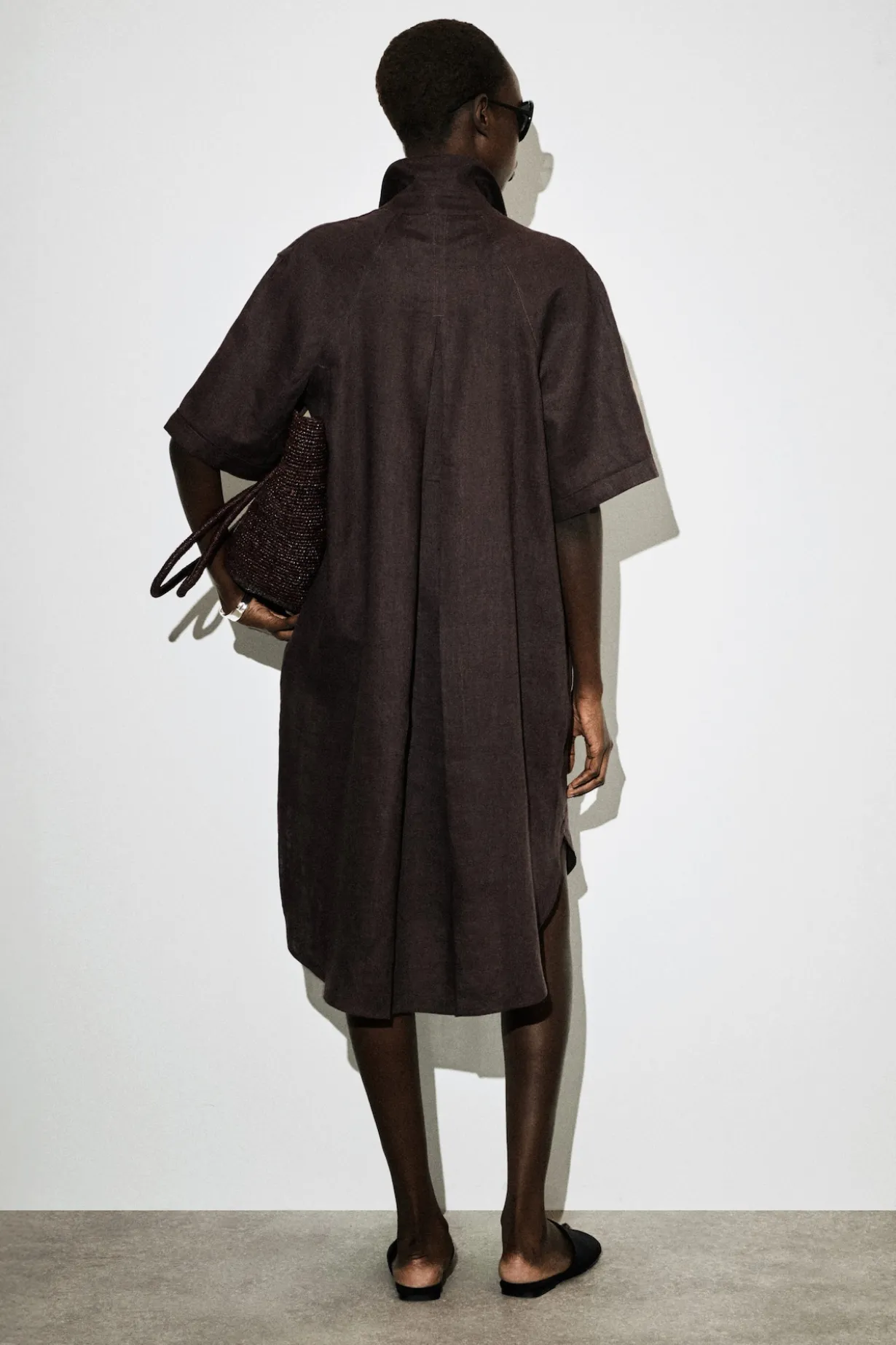 SHORT-SLEEVED LINEN SHIRT DRESS