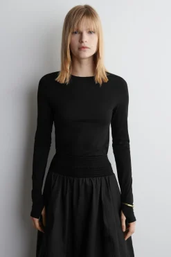 SLIM LIGHTWEIGHT LONG-SLEEVED TOP