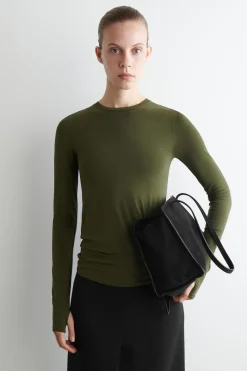 SLIM LIGHTWEIGHT LONG-SLEEVED TOP