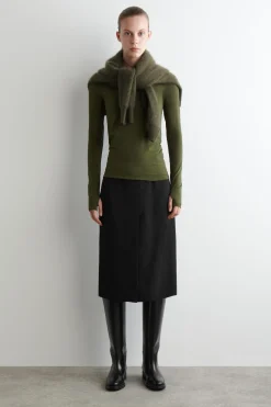 SLIM LIGHTWEIGHT LONG-SLEEVED TOP
