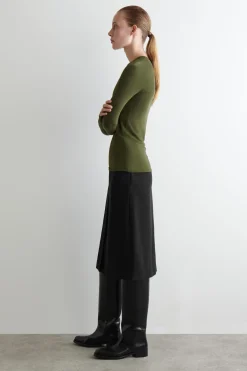 SLIM LIGHTWEIGHT LONG-SLEEVED TOP