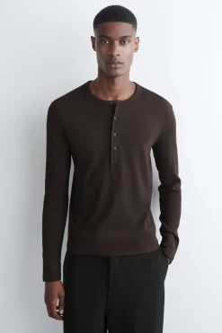 SLIM RIBBED COTTON LONG-SLEEVED HENLEY T-SHIRT