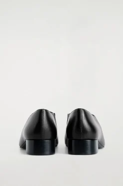 SQUARE-TOE LEATHER HEELED SHOES