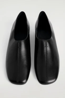 SQUARE-TOE LEATHER HEELED SHOES