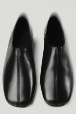 SQUARE-TOE LEATHER HEELED SHOES