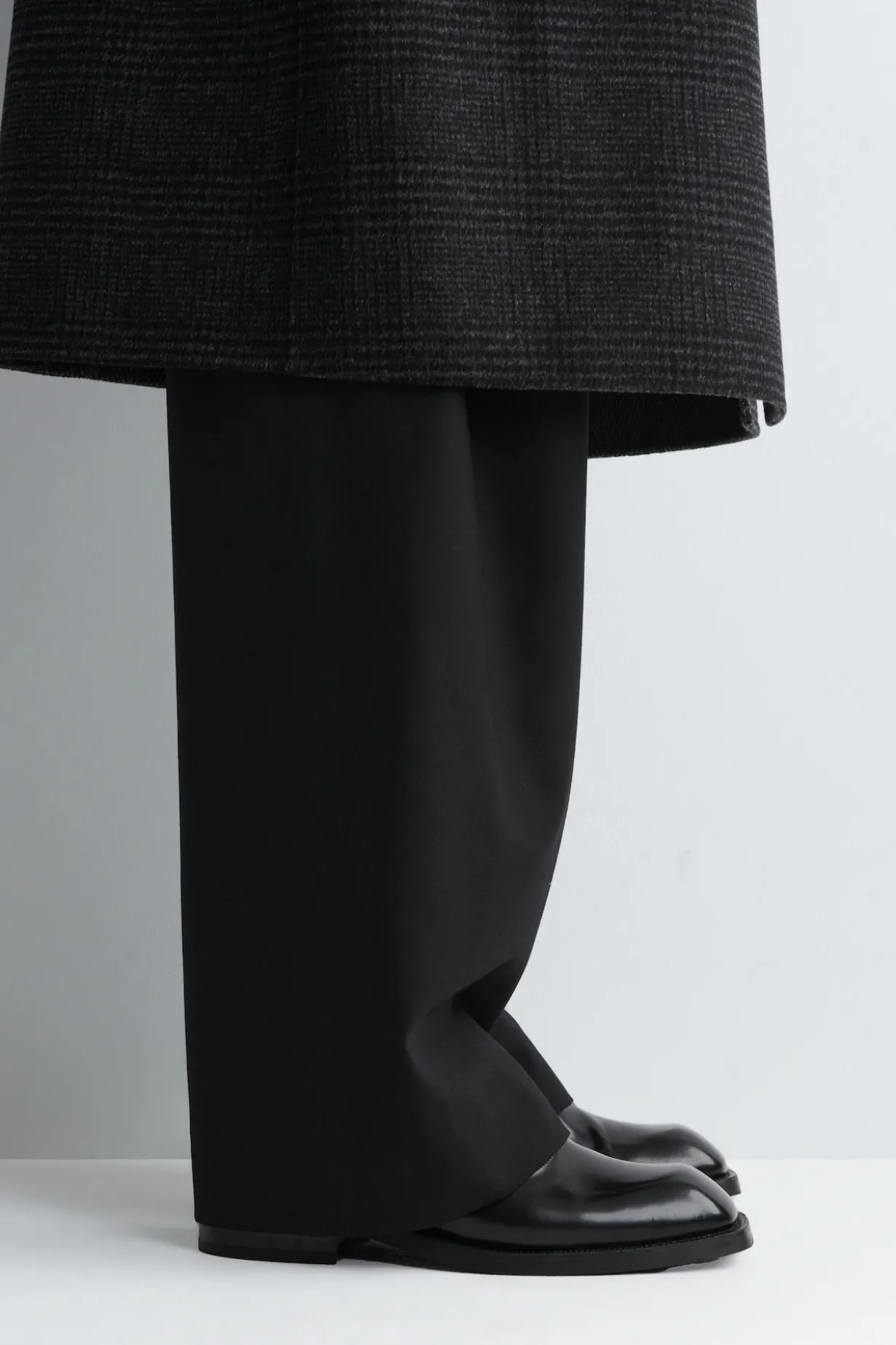 SQUARE-TOE LEATHER OXFORD SHOES