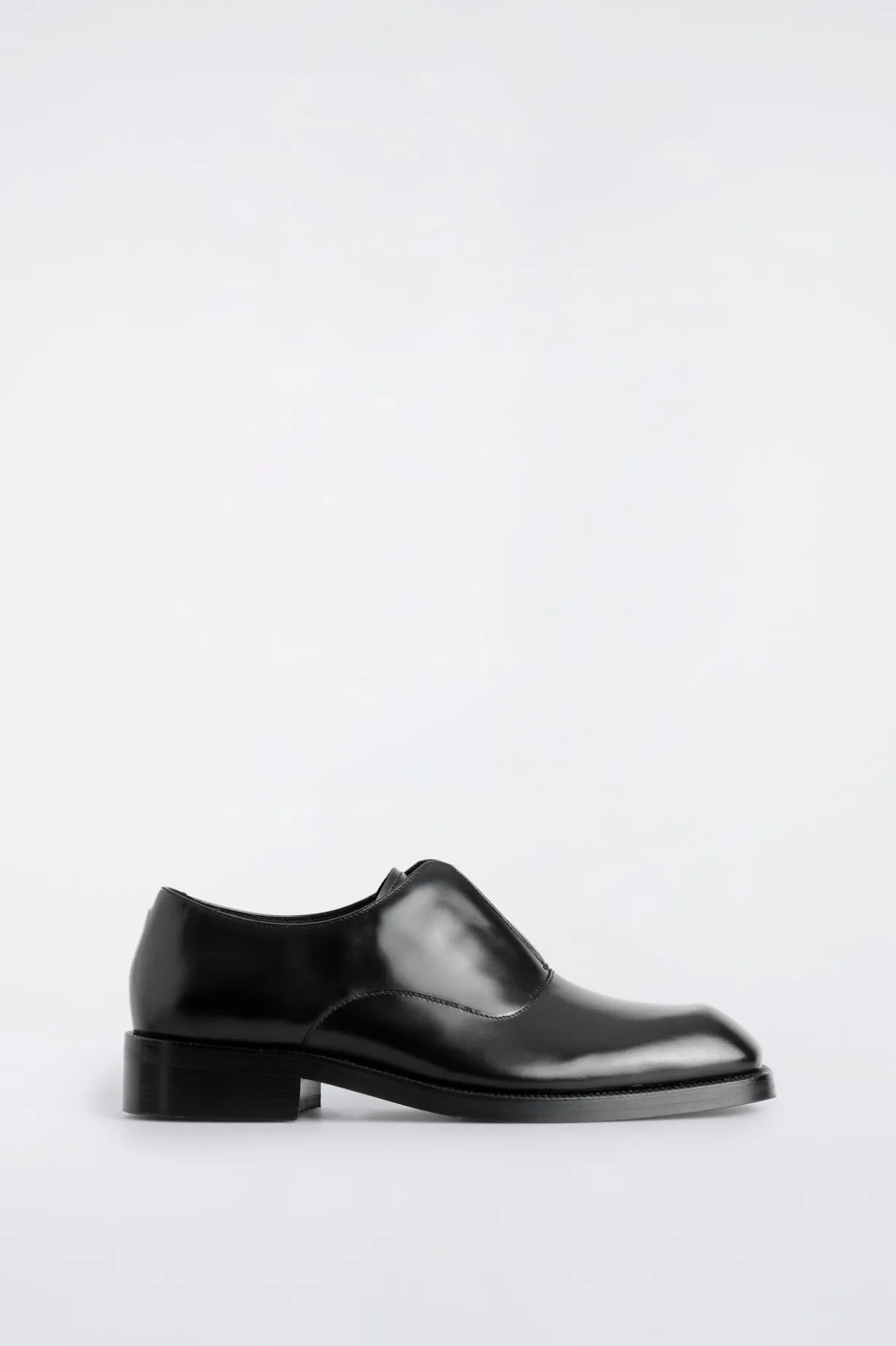 SQUARE-TOE LEATHER OXFORD SHOES