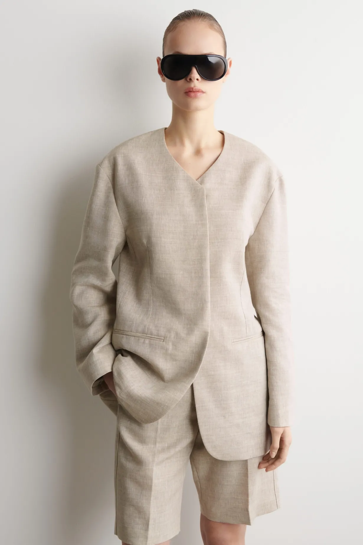 STRUCTURED COLLARLESS LINEN BLAZER