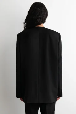 STRUCTURED COLLARLESS WOOL BLAZER