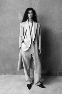STRUCTURED WOOL-BLEND BLAZER