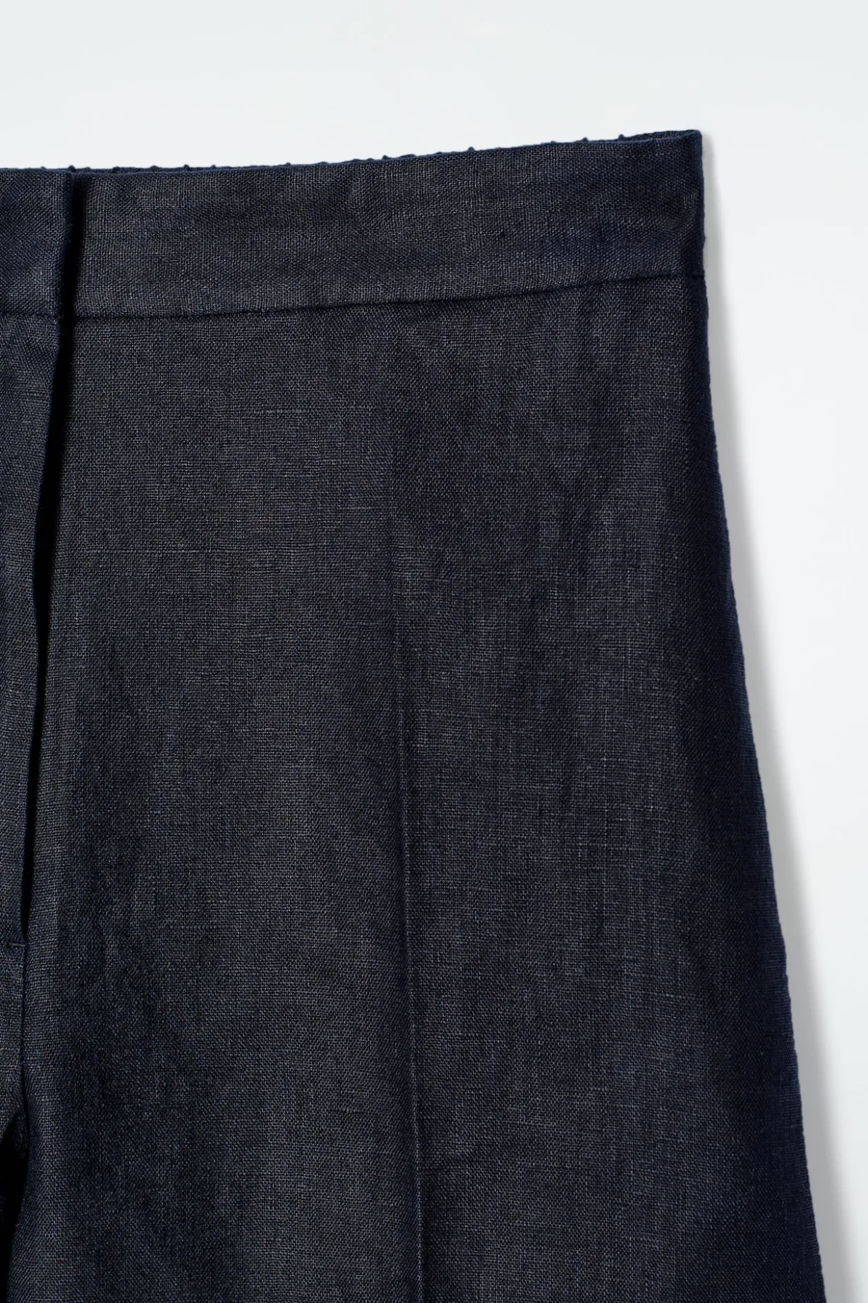 TAILORED ELASTICATED LINEN SHORTS