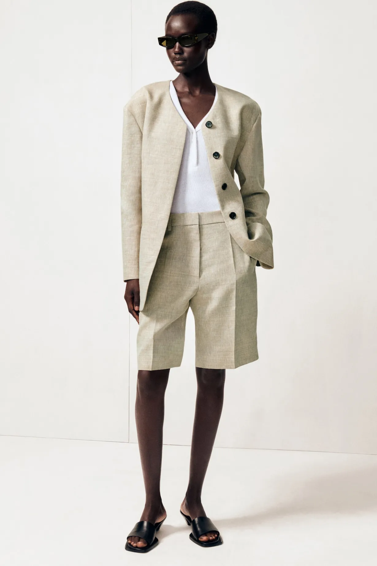 TAILORED LINEN SHORTS