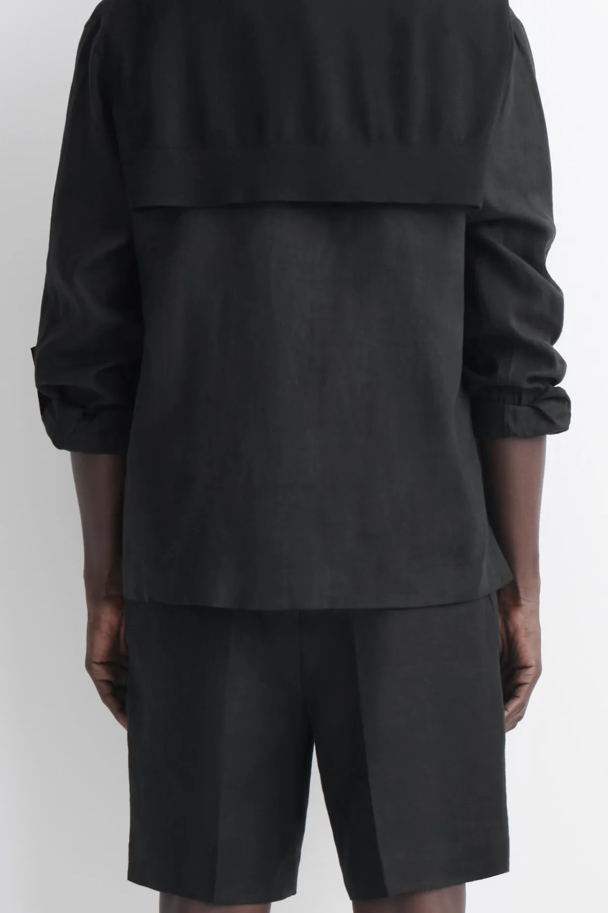 TAILORED LINEN SHORTS