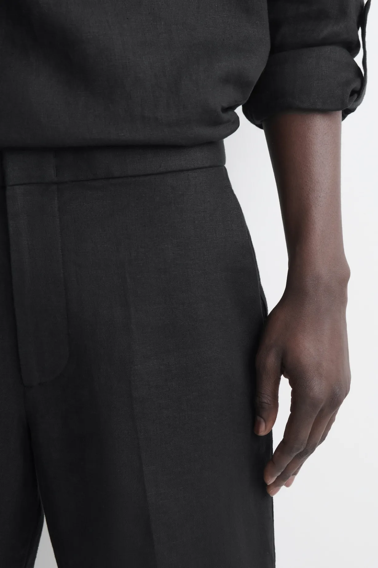 TAILORED LINEN SHORTS