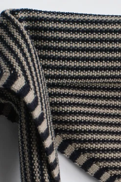 TEXTURED MERINO WOOL SCARF