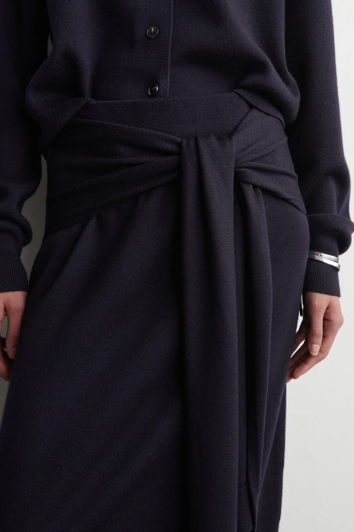 TIE-WAIST MERINO WOOL MIDI SKIRT