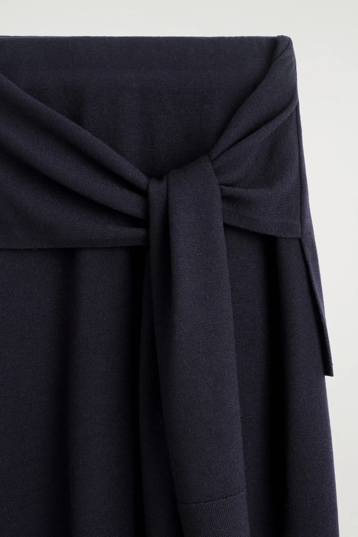 TIE-WAIST MERINO WOOL MIDI SKIRT