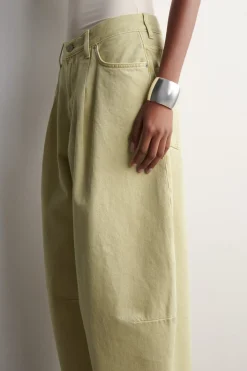 TWINE BARREL-LEG JEANS