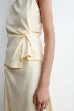 TWIST-DETAIL TOP