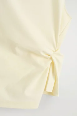 TWIST-DETAIL TOP