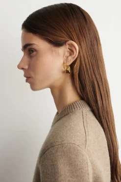 TWISTED RIBBON HOOP EARRINGS