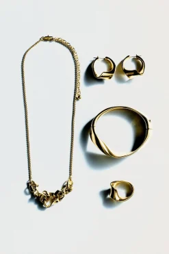 TWISTED RIBBON HOOP EARRINGS