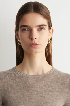 TWISTED RIBBON STUD EARRINGS