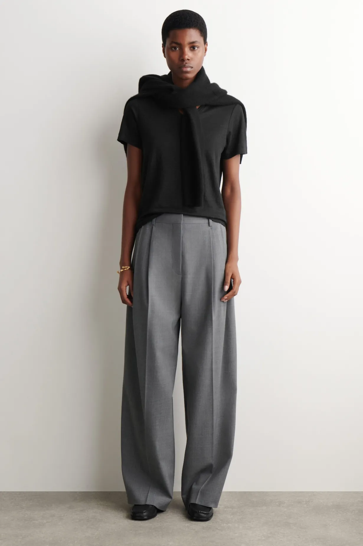 V-NECK LINEN T-SHIRT