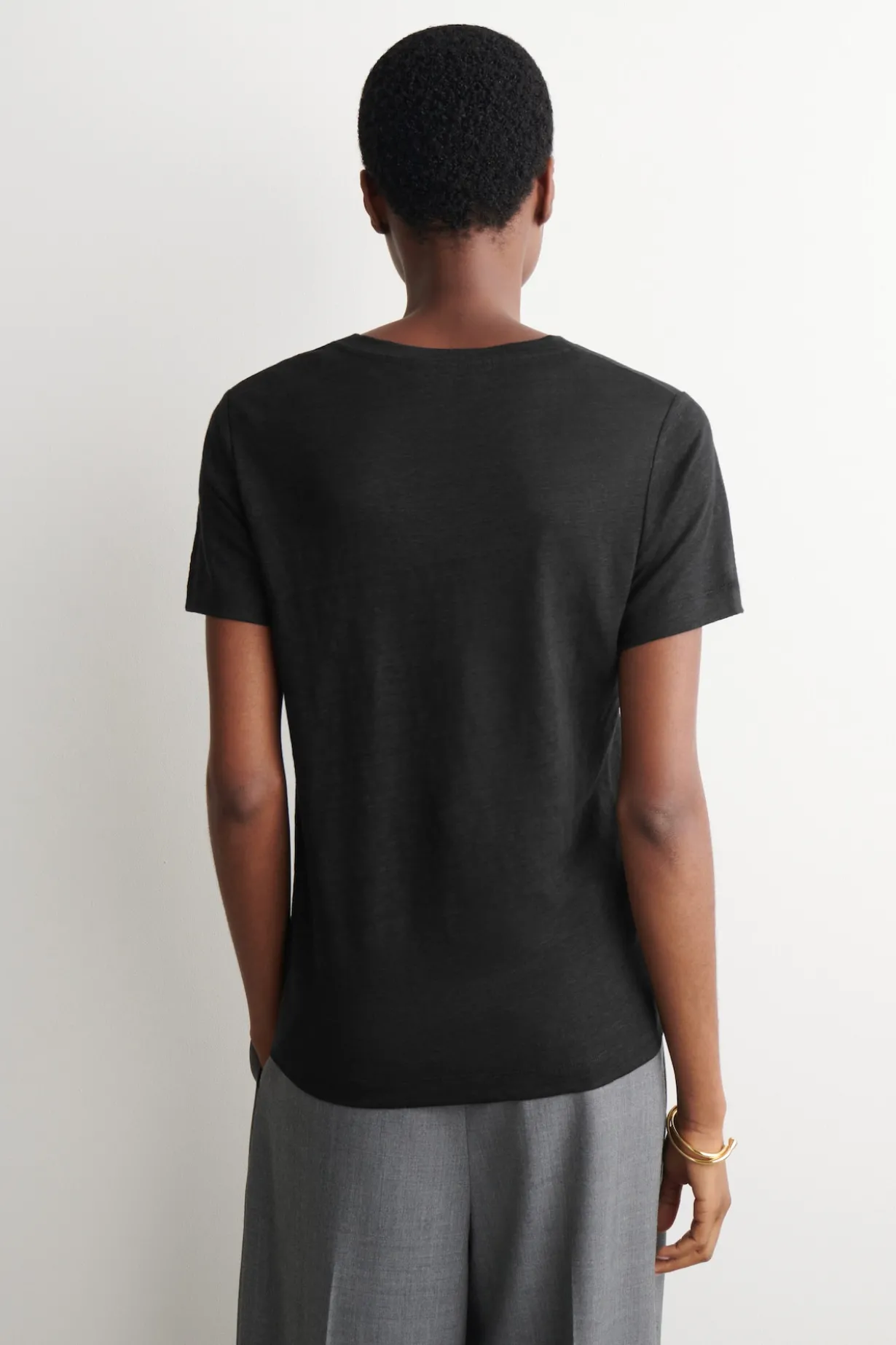 V-NECK LINEN T-SHIRT