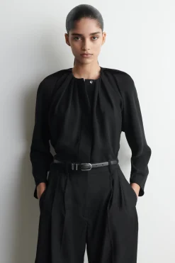 VOLUMINOUS PLEATED BLOUSE