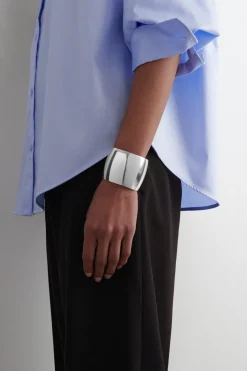 WIDE CUFF