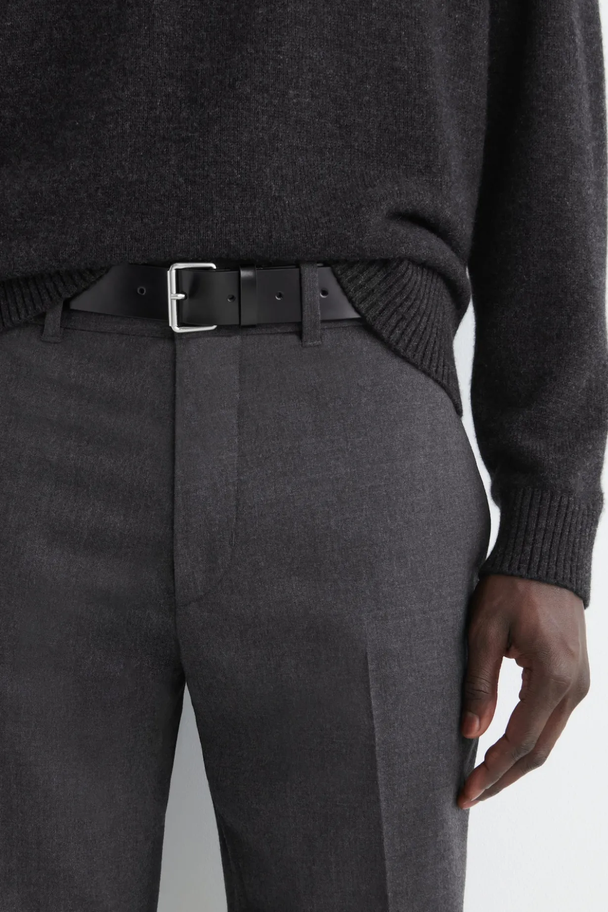 WOOL TAPERED PANTS